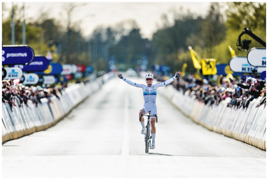 Main image Demi Vollering wins RVV 26